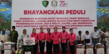 Kunjungi Raja Ampat, Ketum Bhayangkari Ny. Juliati Sigit Prabowo Salurkan Sembako hingga Gelar Khitanan Massal