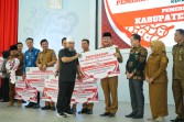 Menuju Bumi Merah Putih Bersih, Sehat, dan Indah: Gubernur Helmi Hasan Serahkan Truk dan Kontainer Sampah ke Kabupaten/Kota di Bengkulu