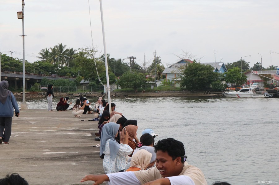 Pantai Pulau Baai Jadi Spot Nongkrong Favorit untuk Menikmati Sunset