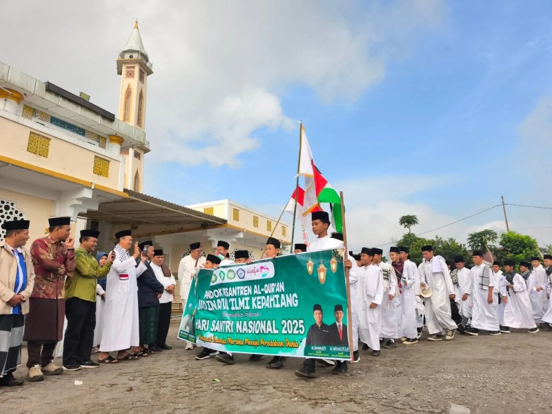 Jalan Protokol Memutih, Wabup Abdul Hafizh Lepas Ribuan Peserta Pawai Akbar Hari Santri 2025