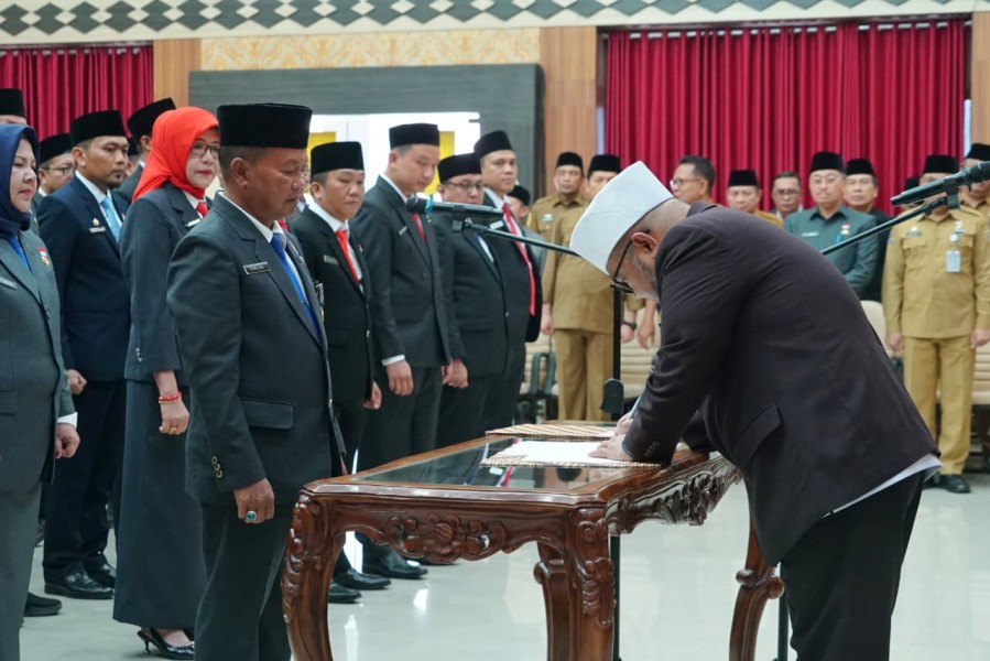 Gubernur Bengkulu  Lantik Pejabat Baru, Ajak ASN Cerdas Bermedia Sosial dan Fokus Bantu Rakyat