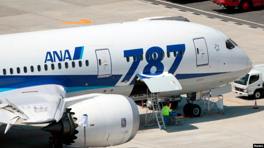 Pesawat ANA Boeing 737 Terpaksa Kembali ke Bandara Awal Akibat Retak di Jendela Kokpit