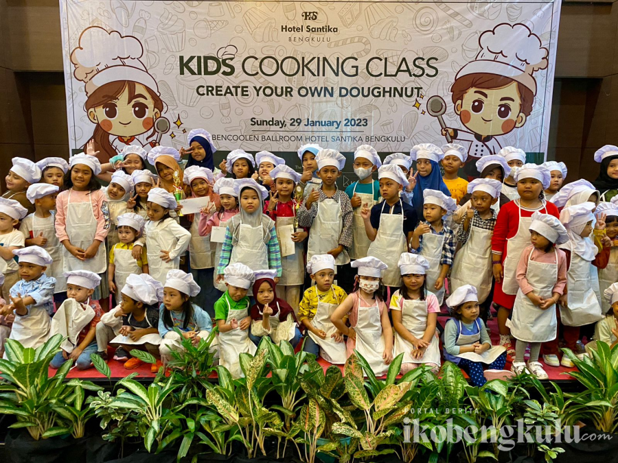Hotel Santika Bengkulu Hadirkan Kembali Kids Cooking Class: Ajak Anak Jadi Koki Cilik dengan Membuat Pizza