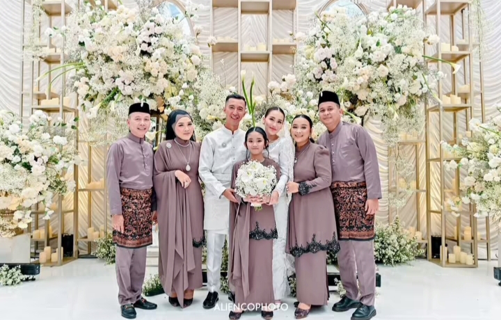 Ibunda Ayu Ting-Ting Bagikan Momen Lamaran Ayu Ting-Ting