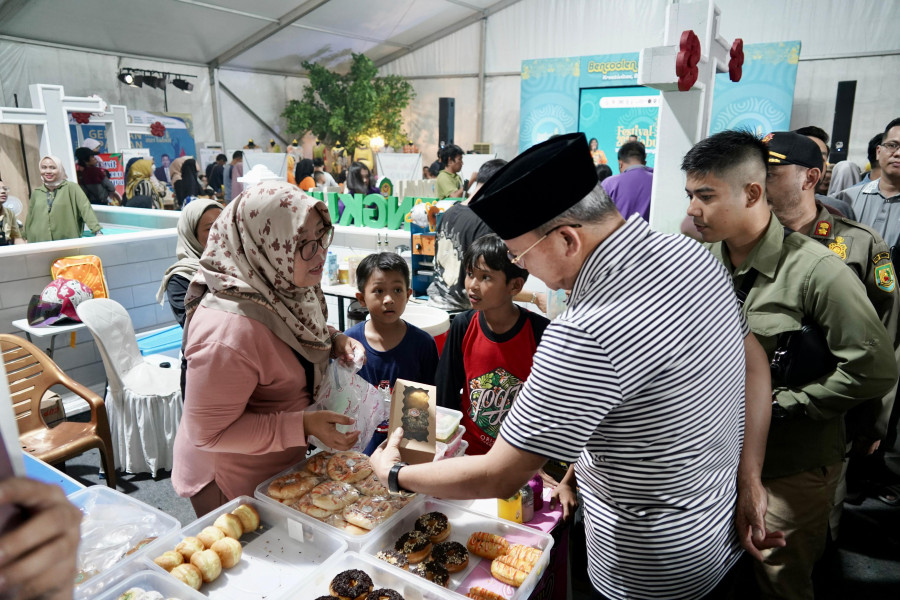 Kemeriahan Festival Tabut Bengkulu 2024: Gubernur Rohidin  Mersyah Turut Berburu Jajanan dan Pantau Pertumbuhan UMKM