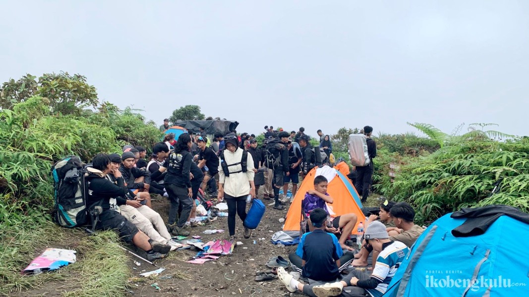 Mendaki Jadi Tren Anak Muda, Bukit Kaba Cocok Untuk Pemula