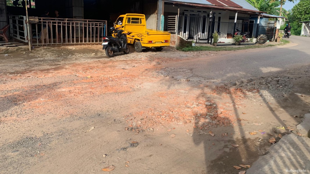 Rusak, Jalan Lempuing Sejak 2003 Tidak Diperbaiki
