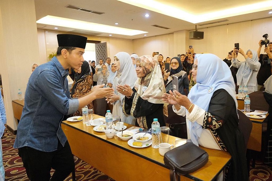 Gibran Rakabuming Raka Bertemu Bu Nyai se-Nusantara: Dorong Ekonomi Santri dan Program Inovatif