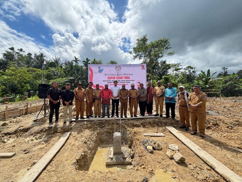 Wabup Sorong Selatan Pimpin Peletakan Batu Pertama Dapur Sehat MBG