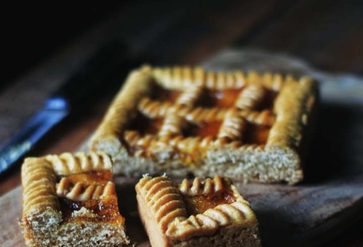 Kue Bay Tat: Kue Lapis Tradisional yang Manis dan Gurih dari Tepung Beras dan Santan