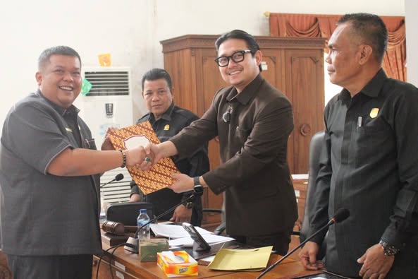 Banggar DPRD Kepahiang Serahkan Laporan Pembahasan KUA-PPAS Perubahan APBD 2025, Defisit Capai Rp14,8 Miliar