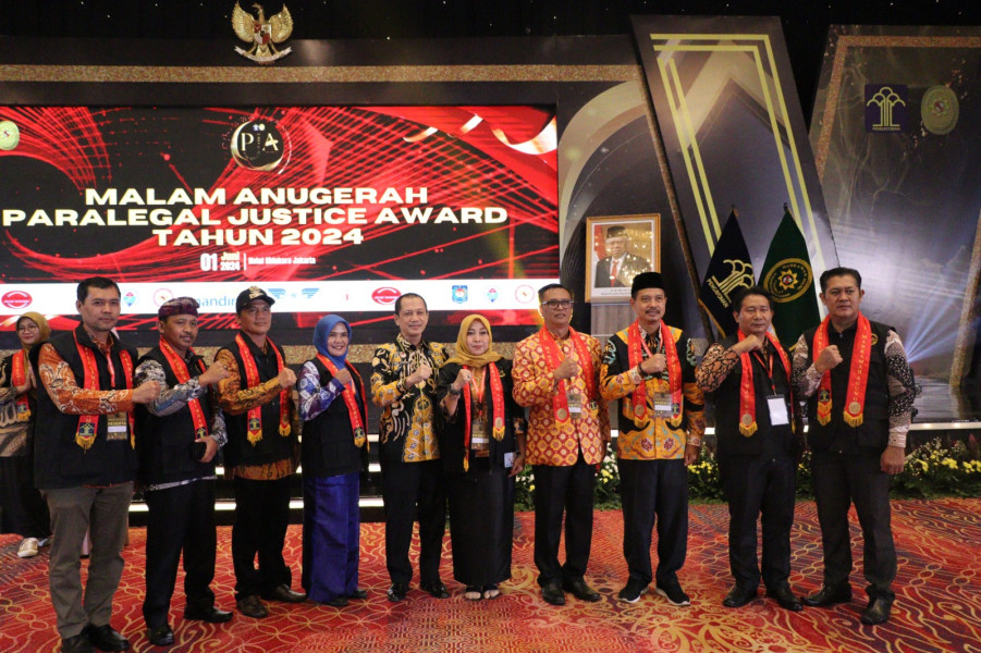 Kanwil Bengkulu Raih Penghargaan di Malam Anugerah Paralegal Justice Award 2024