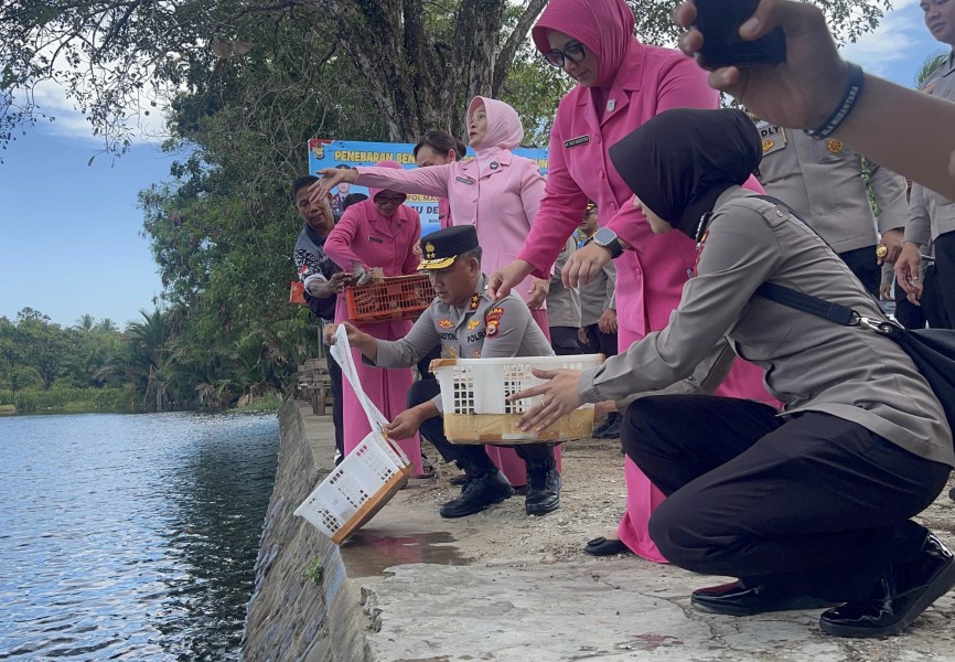Kapolda Bengkulu Tebar 2 Ribu Benih Ikan dan Lepas Ratusan Burung di DDTS