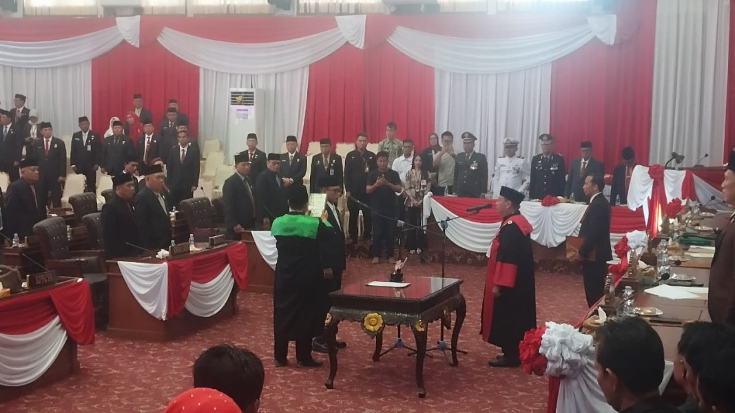 Teuku Zulkarnain Resmi Dilantik Jadi Wakil Ketua I DPRD Provinsi Bengkulu, Pj Sekda Hadiri Paripurna