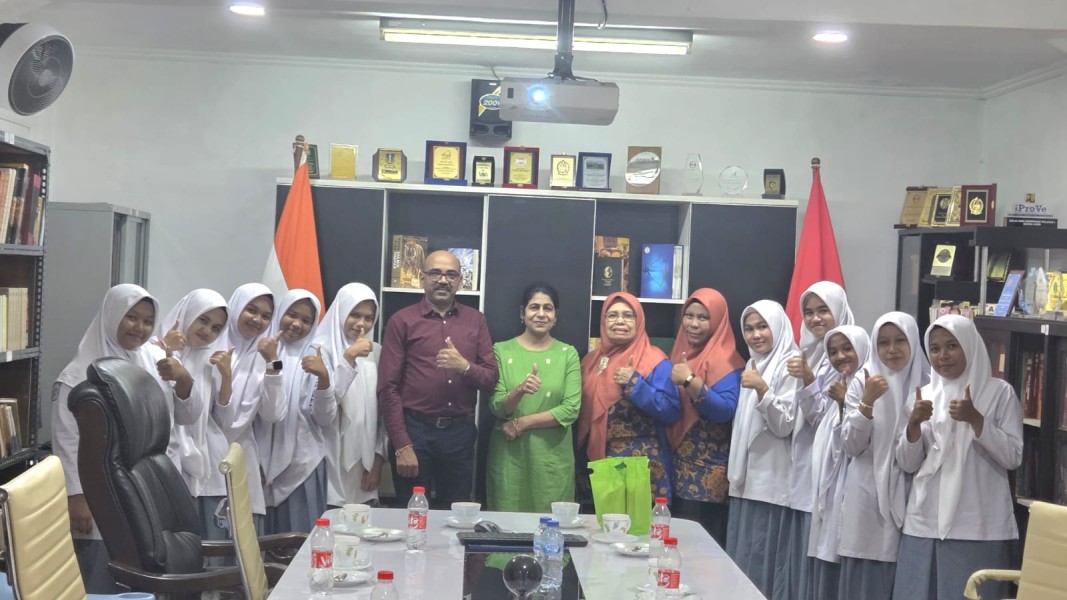 Sekolah Kejuruan Al Razi Sinar Harapan Mengunjungi Konsulat Jenderal India di Medan dalam Program Pertukaran Budaya dan Menonton Film India