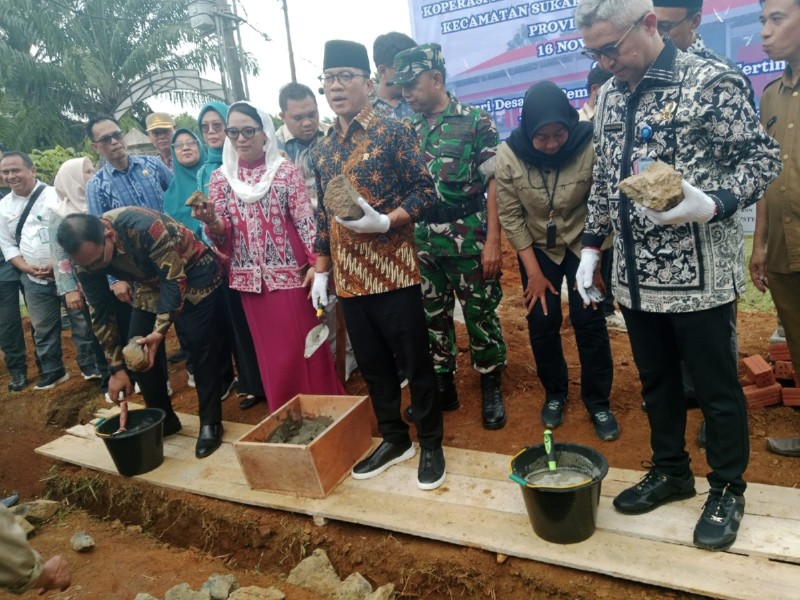 Mendes Yandri Resmikan Pembangunan Koperasi Desa Merah Putih di Seluma