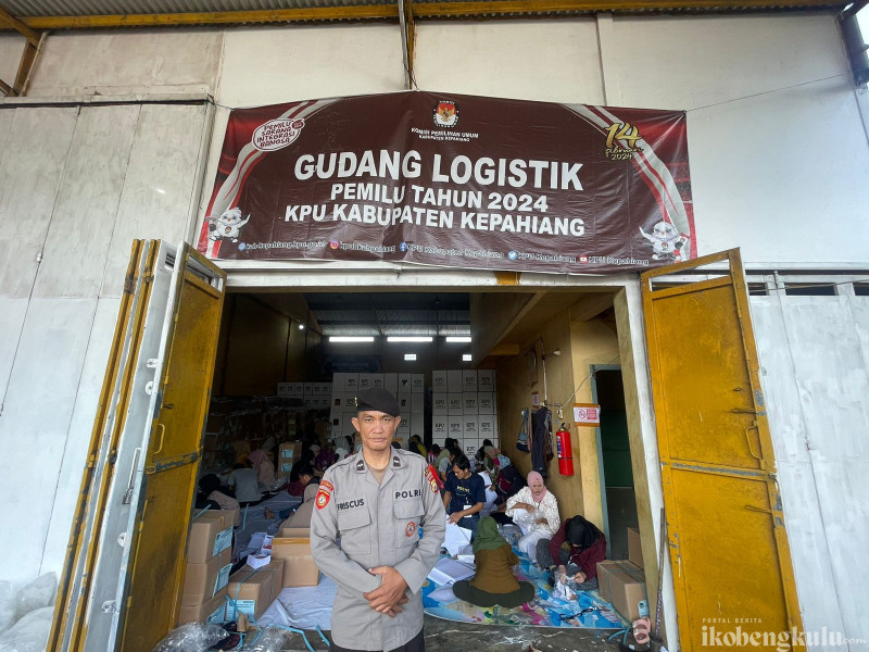 Polres Kepahiang Polda Bengkulu Jaga Ketat  Proses Pelipatan Surat Suara Pemilu 2024