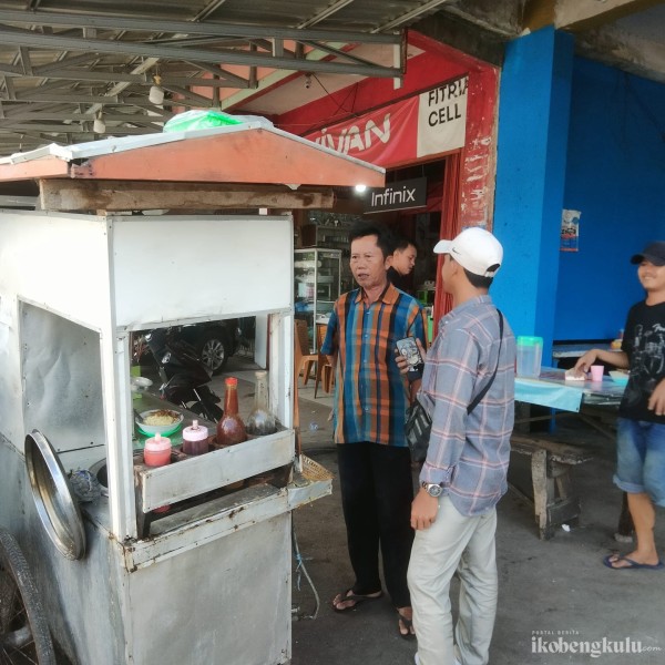 Mie Ayam Legendaris yang Bikin Pelanggan Balik Lagi