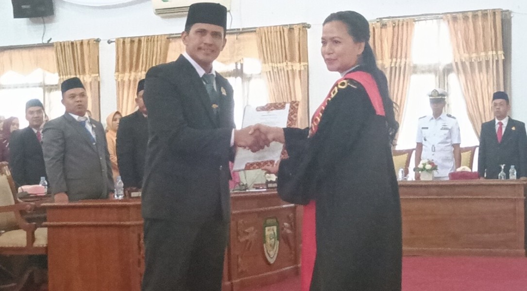 Dilantik Sebagai Ketua DPRD Seluma, Ini Profil Lengkap April Yones