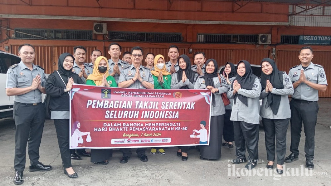 Kemenkumham Bengkulu Berbagi Kebahagiaan Ramadhan dengan Takjil Gratis di Pasar Panorama