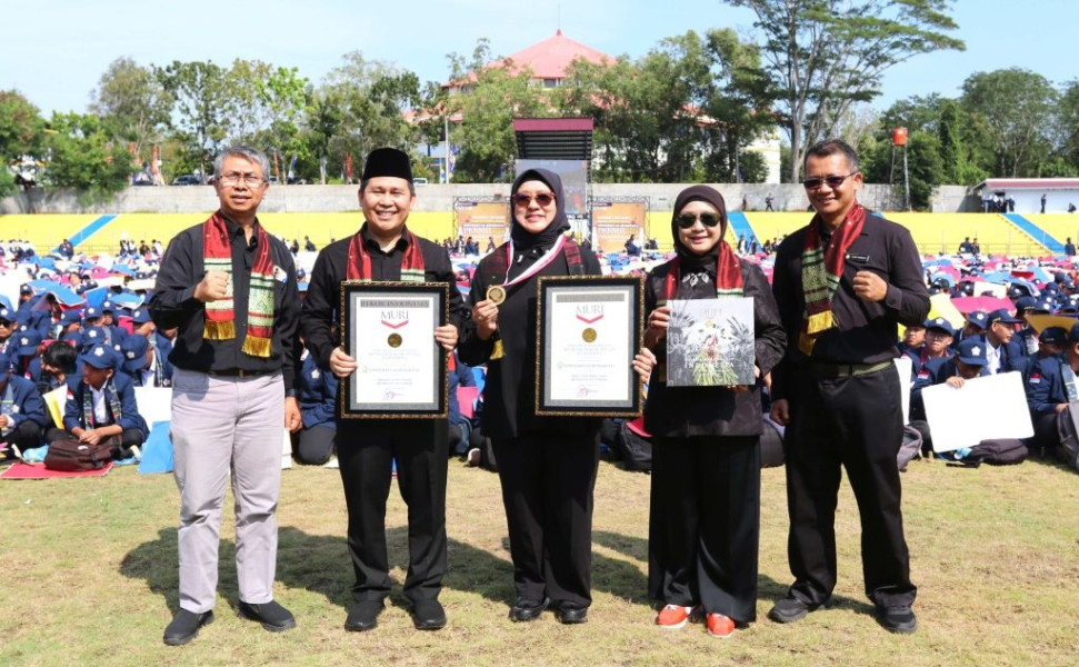 Dua Rekor MURI untuk PKKMB Unib 2024: Syal Bumpak dan Pantun Bahasa Daerah