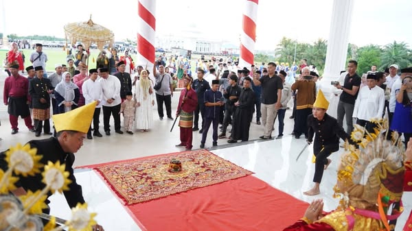 Tiba di Pendopo Merah Putih, Walikota dan Wawali Disambut Meriah
