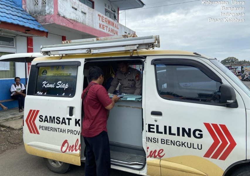 Layanan Samsat Keliling di Terminal D1 Ketahun: Upaya Satlantas Polres Bengkulu Utara untuk Memudahkan Pembayaran Pajak Kendaraan