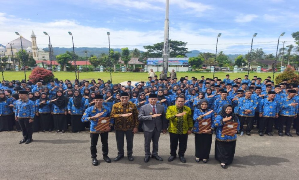 Lantik 691 PPPK Paruh Waktu, Bupati Zurdi Nata: Sudah Terima SK, Jangan Ceraikan Istri Tua!