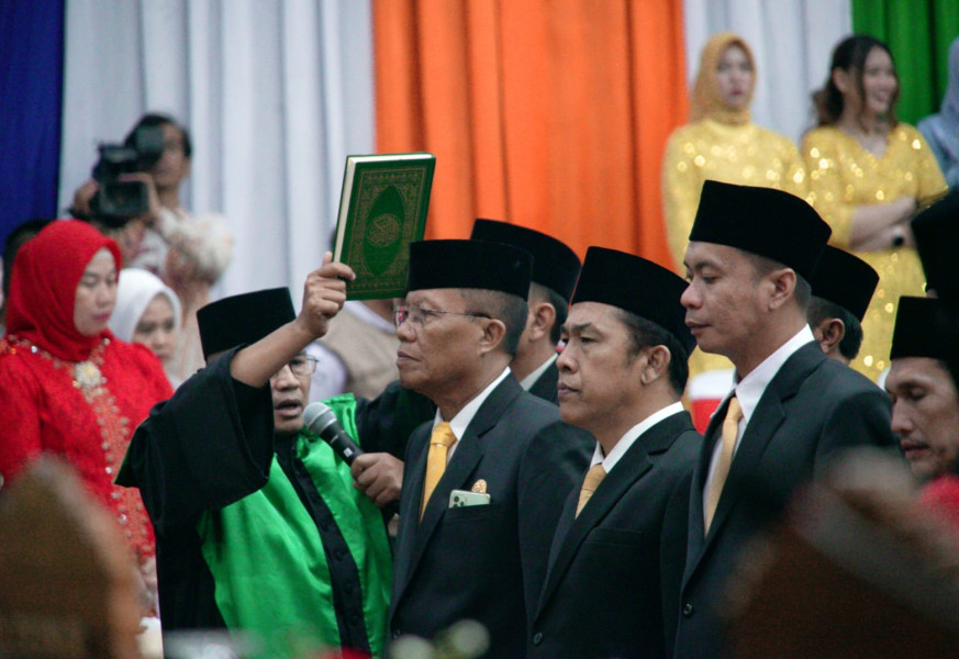 Pelantikan DPRD Provinsi Bengkulu: Gubernur Rohidin Serukan Sinergi untuk Membangun Bumi Rafflesia Lebih Maju