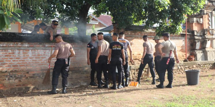 Karolog Polda Bengkulu Pimpin Bakti Religi di Pura Jaganatha Provinsi Bengkulu Wujudkan Toleransi dan Kepedulian