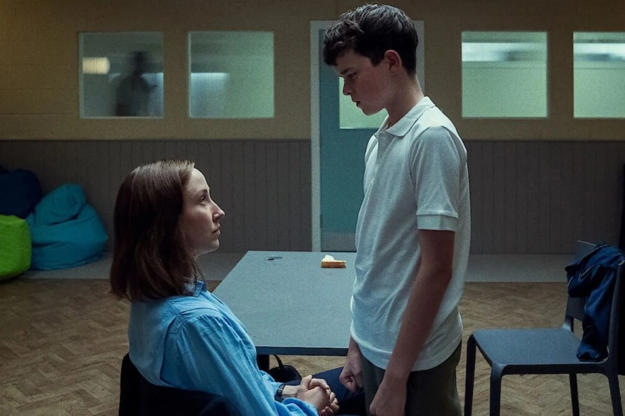 Emmy Awards 2025: Adolescence Borong Penghargaan, The Studio Juga Menang Besar
