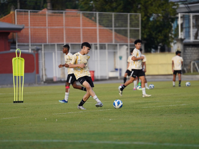 Mathew Baker Bergabung dengan Tim U-17 Indonesia di Bali: Persiapan Uji Coba dan Kualifikasi Piala Asia