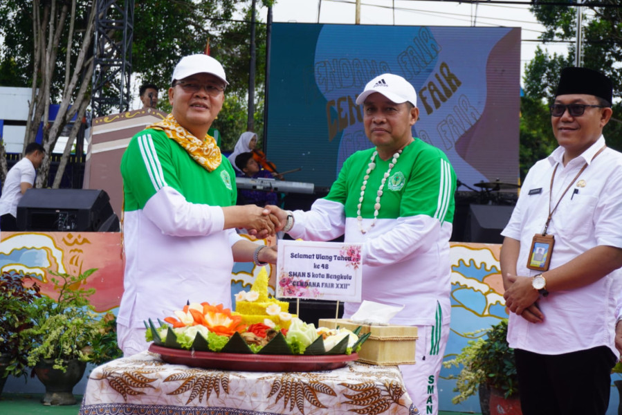Tahun Ajaran Baru 2024: Gubernur Rohidin Minta Diknas Bengkulu Segera Tetapkan Regulasi untuk Penerimaan Siswa