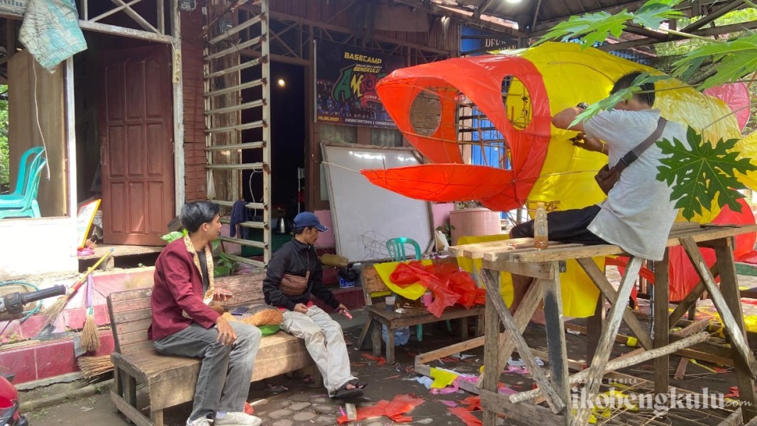 Keluh Kesah Panitia Pembuat Telong-Telong Tabot Bengkulu