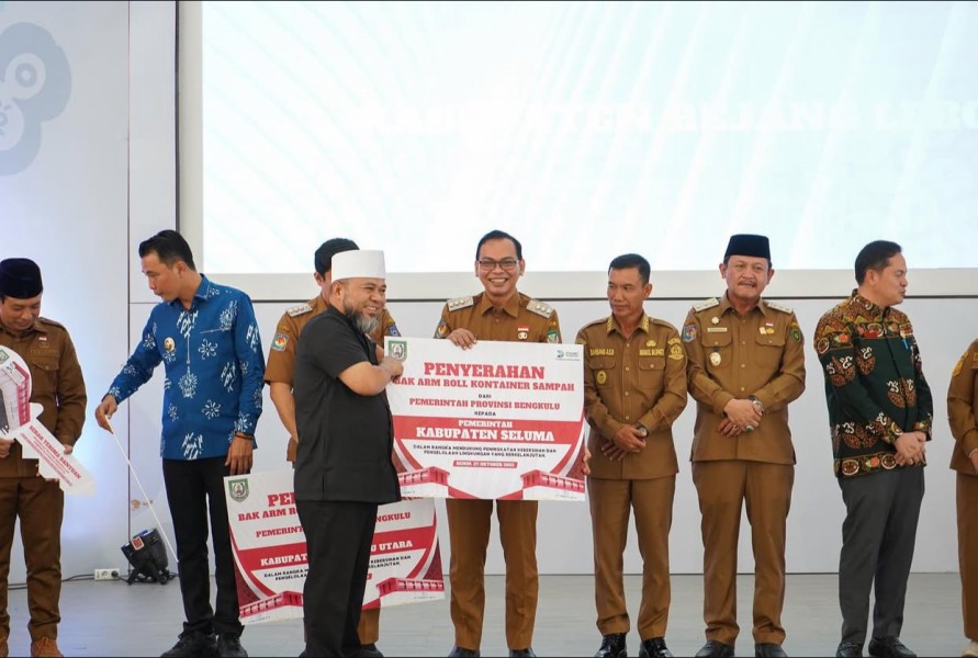 Pemkab Seluma Terima Bantuan 8 Unit Roll Kontainer dari Pemprov Bengkulu