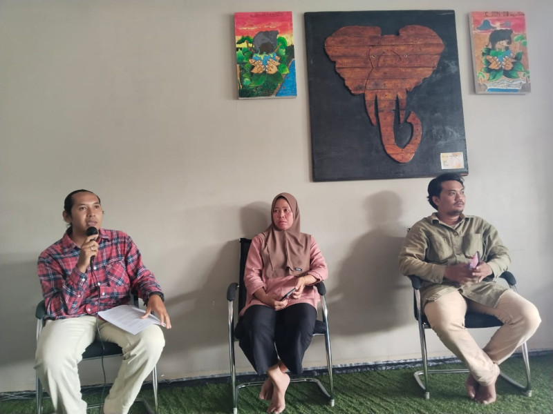 Warga Desa Padang Kuas Kabupaten Seluma,Tuntut Ganti Rugi Ratusan Juta Rupiah Akibat PT Tenaga Listrik Bengkulu.