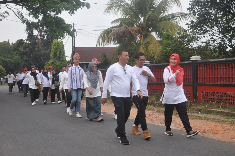 Ratusan Keluarga di Bengkulu Meriahkan Harganas dengan Jalan Sehat
