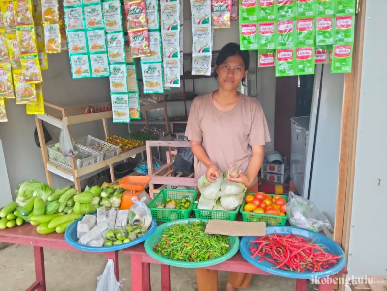 Siti, Penjual Sayur Rumahan di Telaga Dewa yang Bertahan Hampir Satu Dekade