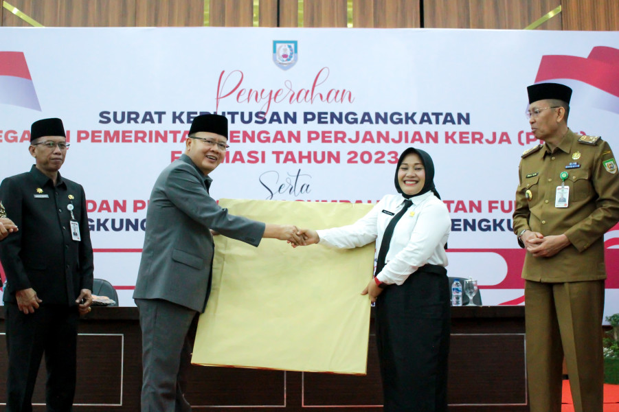 570 PPPK Bengkulu Resmi Diangkat, Gubernur Rohidin Serahkan SK