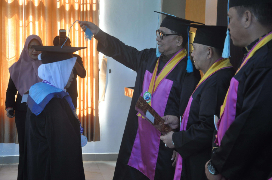 Bupati Hidayatullah Sjahid Wisuda Dua Sekolah Lansia di Kabupaten Kepahiang