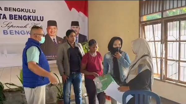 Kadis Sosial Serahkan ODGJ Asal Medan kepada Pihak Keluarga
