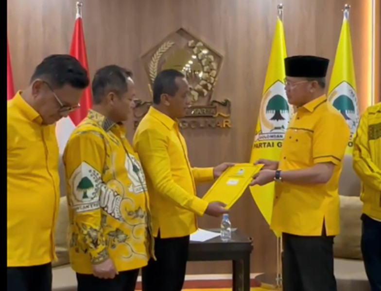 Bahlil Lahadalia Serahkan Formulir B1 KWK, Dukung Penuh Rohidin-Meriani dalam Pilgub Bengkulu