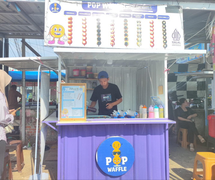 Inovasi Kuliner di Bengkulu: Pop Waffle Hadir dengan Sate Waffle Unik