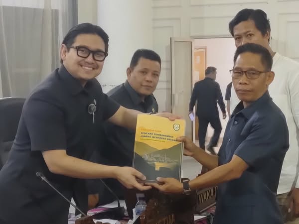 Raperda RPJMD 2025–2030 Resmi Diserahkan ke Fraksi-Fraksi DPRD Kepahiang untuk Dibahas Lanjutan