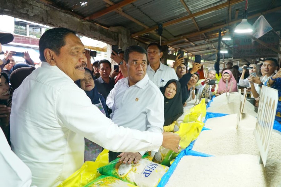 Mentan Pastikan Stok Beras Aman, Pemprov Bengkulu Dampingi Peninjauan Harga di Pasar Panorama