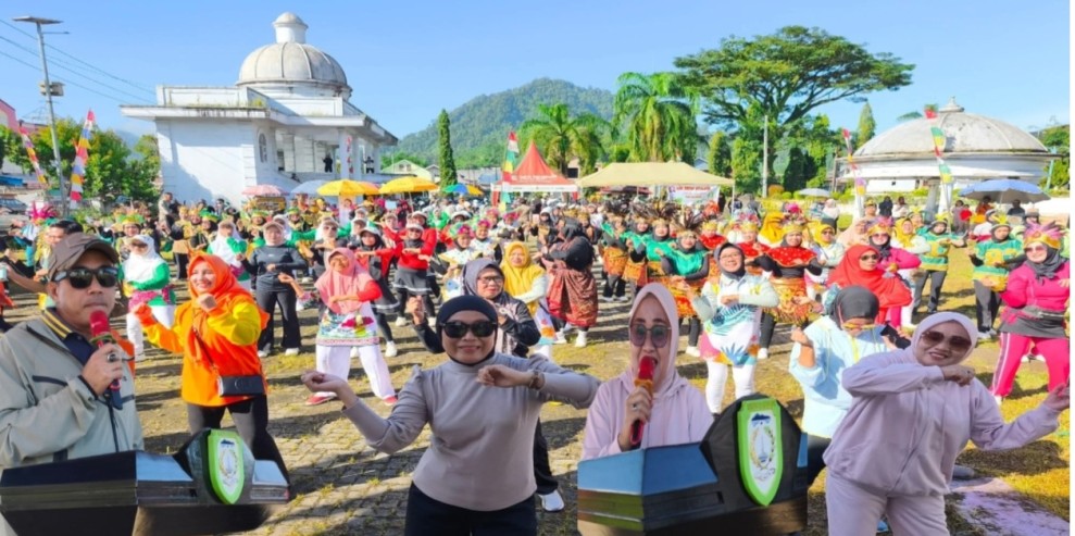 Wabup Ikut Meriahkan Hari Ibu, 47 Tim Adu Kreasi Senam Tabola Bale di Taman Santoso