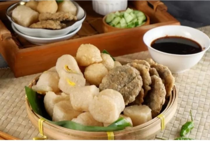 Pempek, Kuliner Khas Palembang yang Tak Pernah Gagal Menggoda