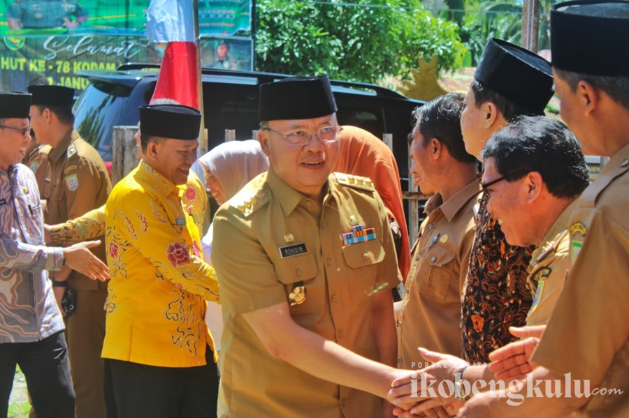 Gubernur Bengkulu Larang Guru SMA P3K Pindah Tugas untuk Stabilitas Pendidikan