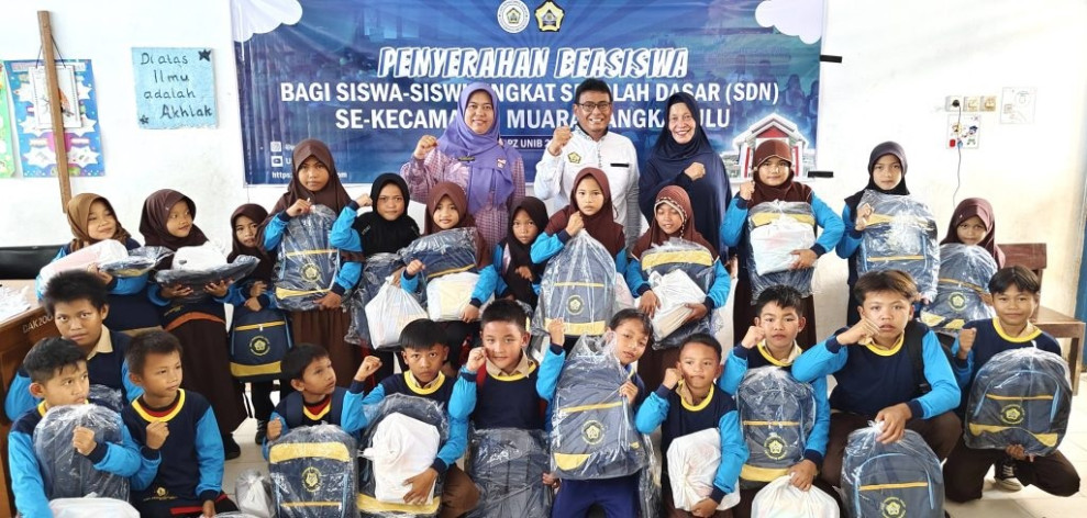 UPZ Unib Salurkan Bantuan Perlengkapan Sekolah untuk Ratusan Murid di Muara Bangkahulu