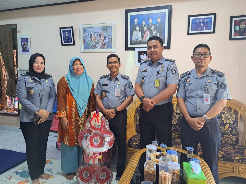 Peringatan Hari Pengayoman ke-79: Kemenkumham Bengkulu Berikan Penghargaan kepada Sesepuh Pengayoman